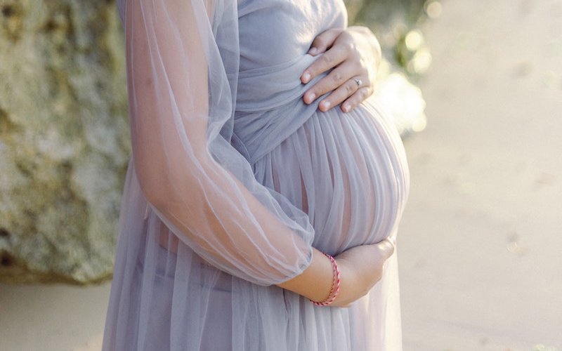 Желтые выделения при беременности в 1, 2, 3 триместре
