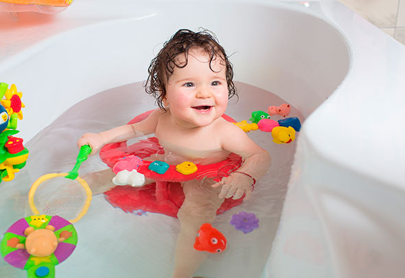 20 лучших ванночек и горок для купания новорожденных
